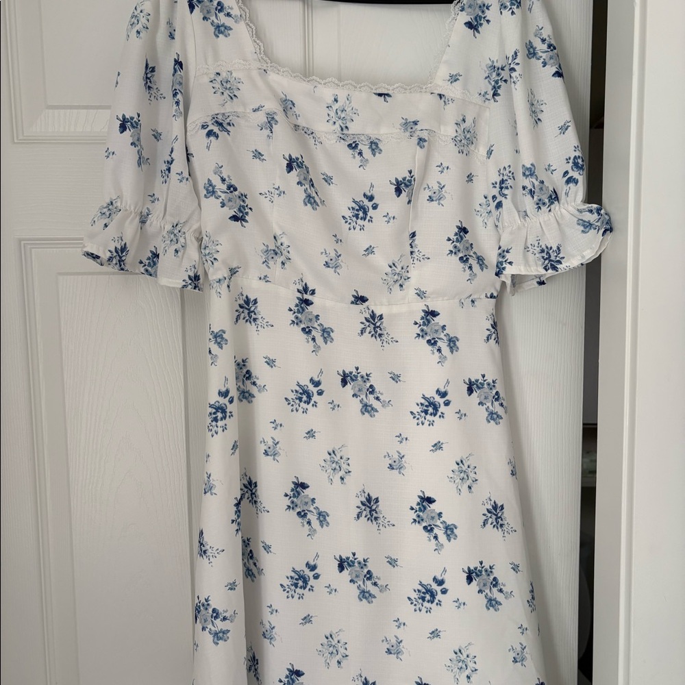 Floral dress with lace
